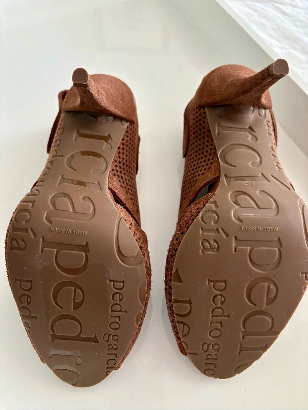 Pedro Garcia Sofia Suede Peep Toe Slingback Heels Brown 39 NWOT